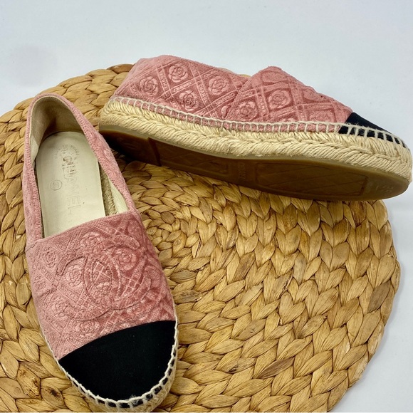 AUTHENTIC CHANEL PINK VELVET ESPADRILLES CAMELLIA ACCENT LADIES SIZE 36 / 6 - Picture 6 of 8